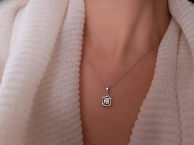 Square pendant with 3 baguette and 30 brilliant diamonds in 14K white gold – 41P0009