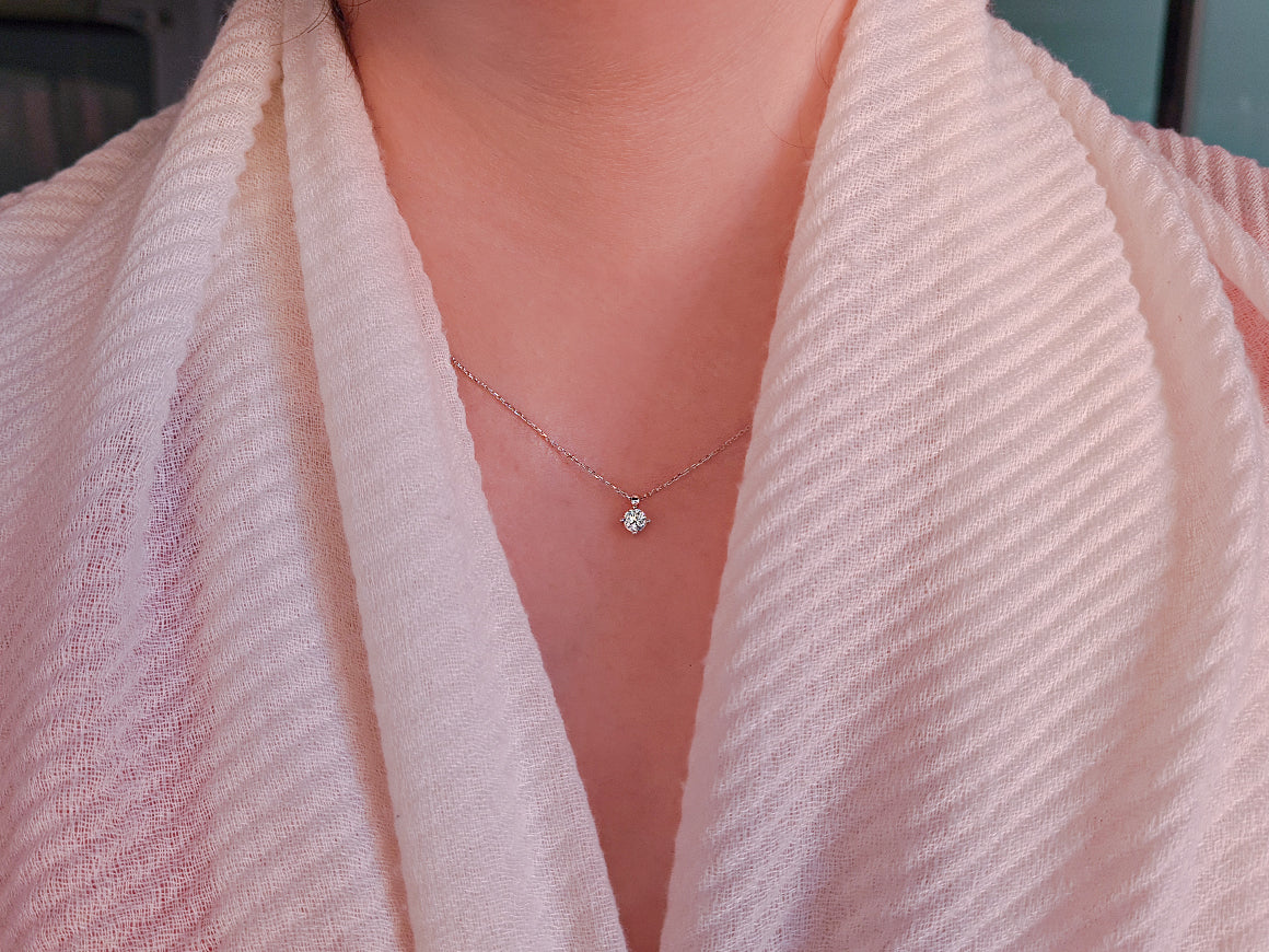 Classic solitaire necklace with lab diamond in 14K gold