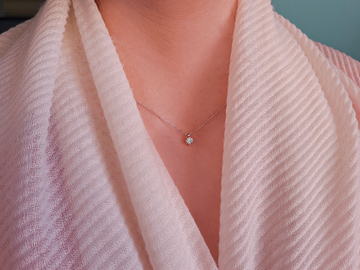 Classic solitaire necklace with lab diamond in 14K gold