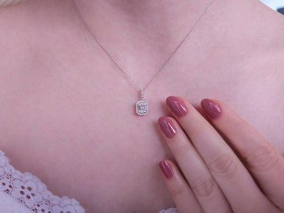 Shiny pendant with baguette and round cut lab diamonds in 14K white gold