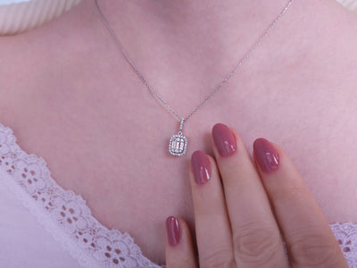 Shiny pendant with baguette and round cut lab diamonds in 14K white gold