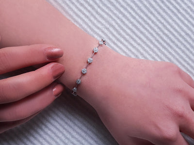 Luxurious bracelet with 153 round diamonds in 14K white gold – 1.05 ct