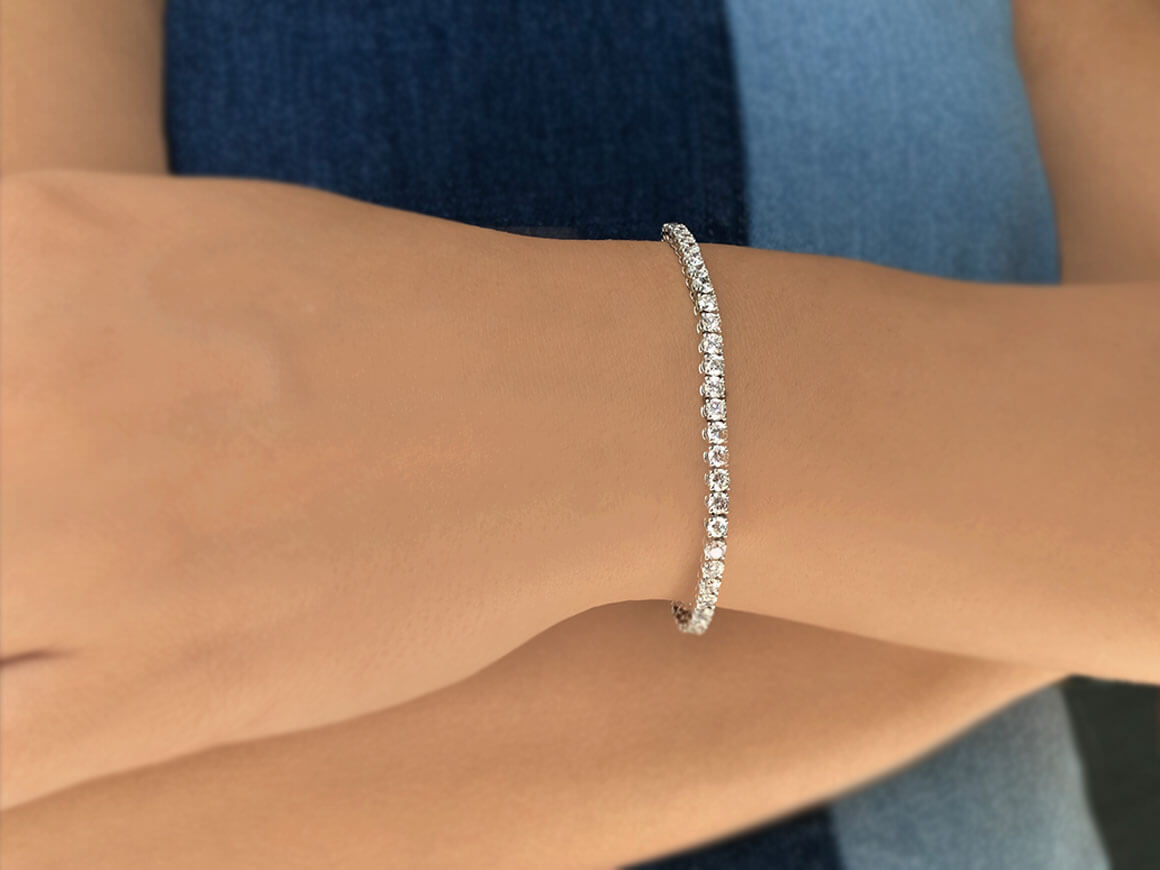 Elegant tennis bracelet with 56 lab-grown diamonds in 14K white gold – 4.20 ct