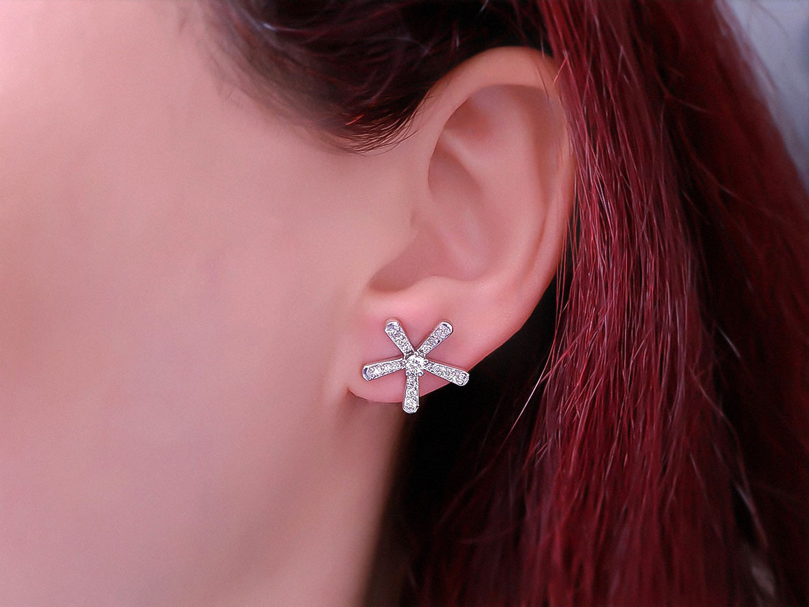 Sternförmige Ohrstecker mit 0,53 ct Diamanten – 14K Weißgold