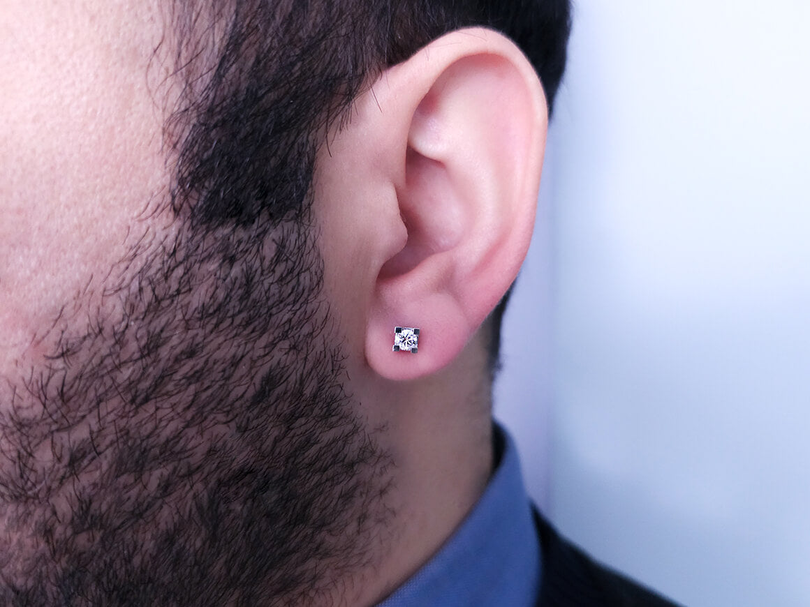 Solitaire stud earrings with 0.23 carat lab diamond in 585 white gold