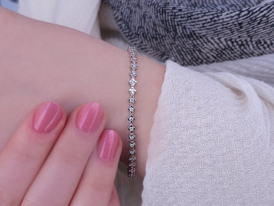 Guipure-style bracelet with 40 lab-grown diamonds in white gold