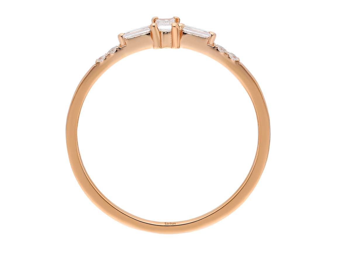 Bague fine en or rose avec 3 diamants baguette et 4 diamants ronds de laboratoire