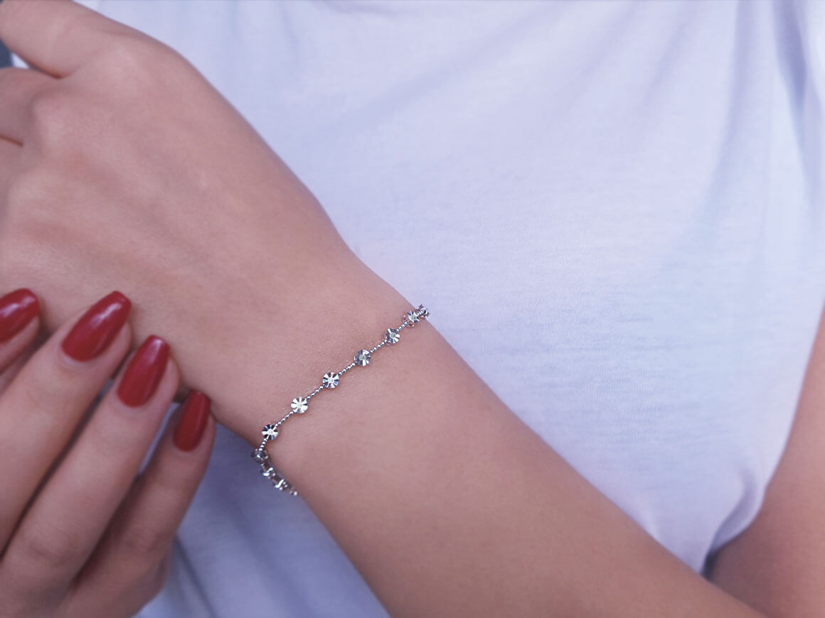 Strukturiertes Armband mit 18 lab-grown Diamanten in 8K Weißgold