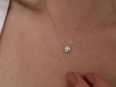 Shiny necklace with 3 baguette and 4 round lab diamonds – 14K gold