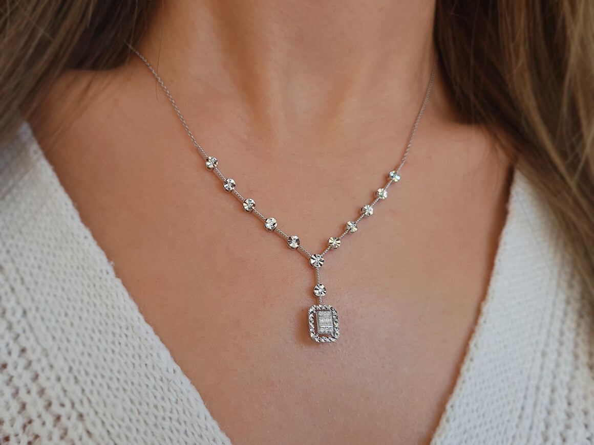 Strahleneffekt-Baguette-Diamantcollier aus 8 Karat Gold
