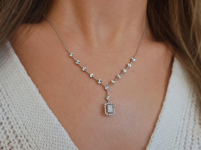 Strahleneffekt-Baguette-Diamantcollier aus 8 Karat Gold