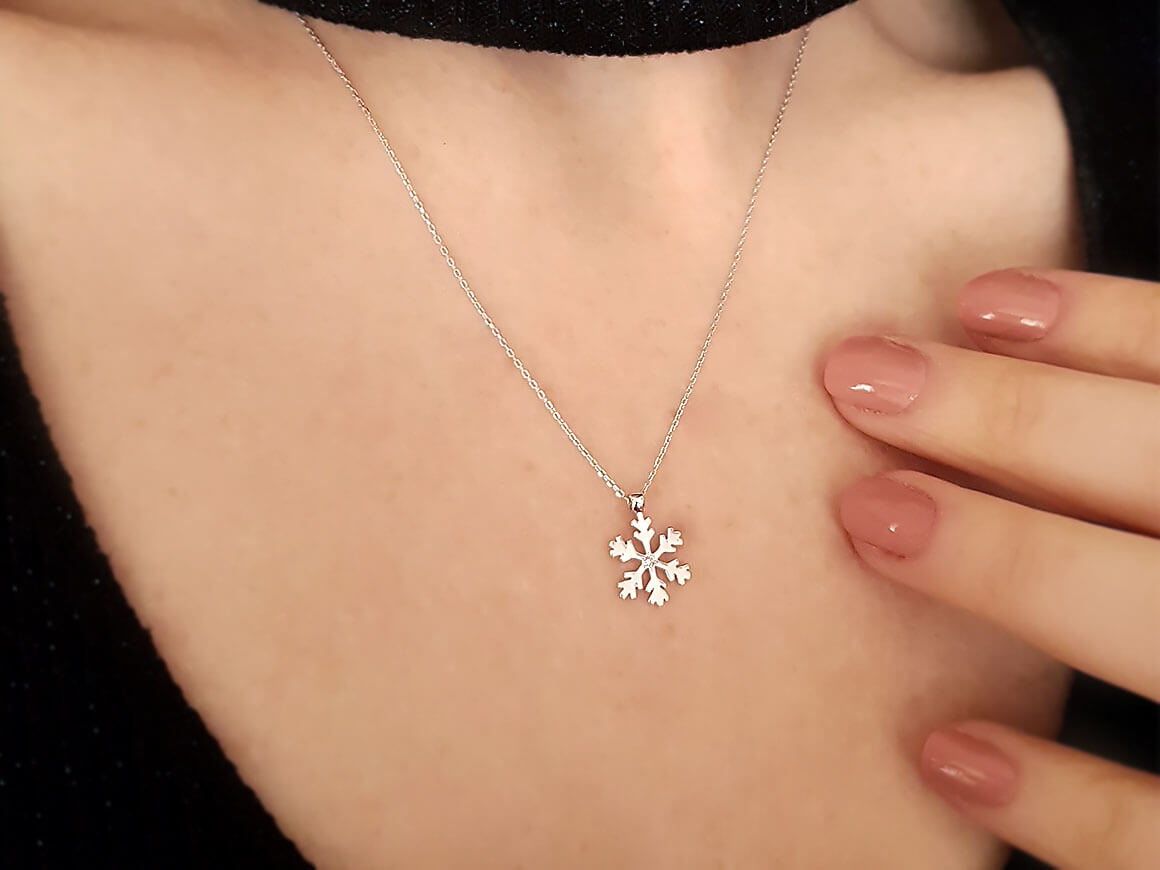 Schneeflocken-Kette mit lab-grown Diamant - 8K Weißgold - hochwertiger Schmuck von Rosy Lab Diamonds