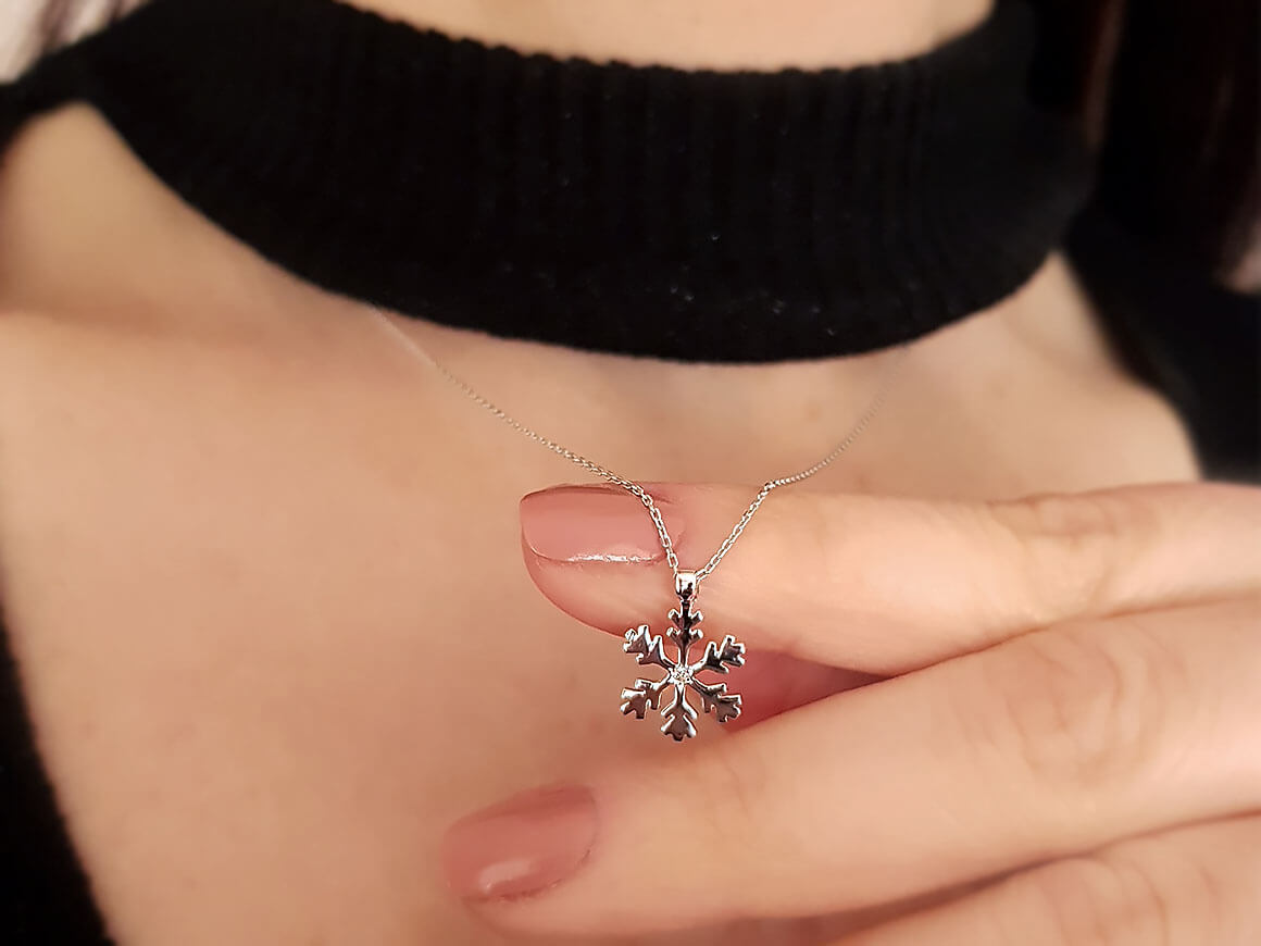 Schneeflocken-Kette mit lab-grown Diamant - 8K Weißgold - hochwertiger Schmuck von Rosy Lab Diamonds