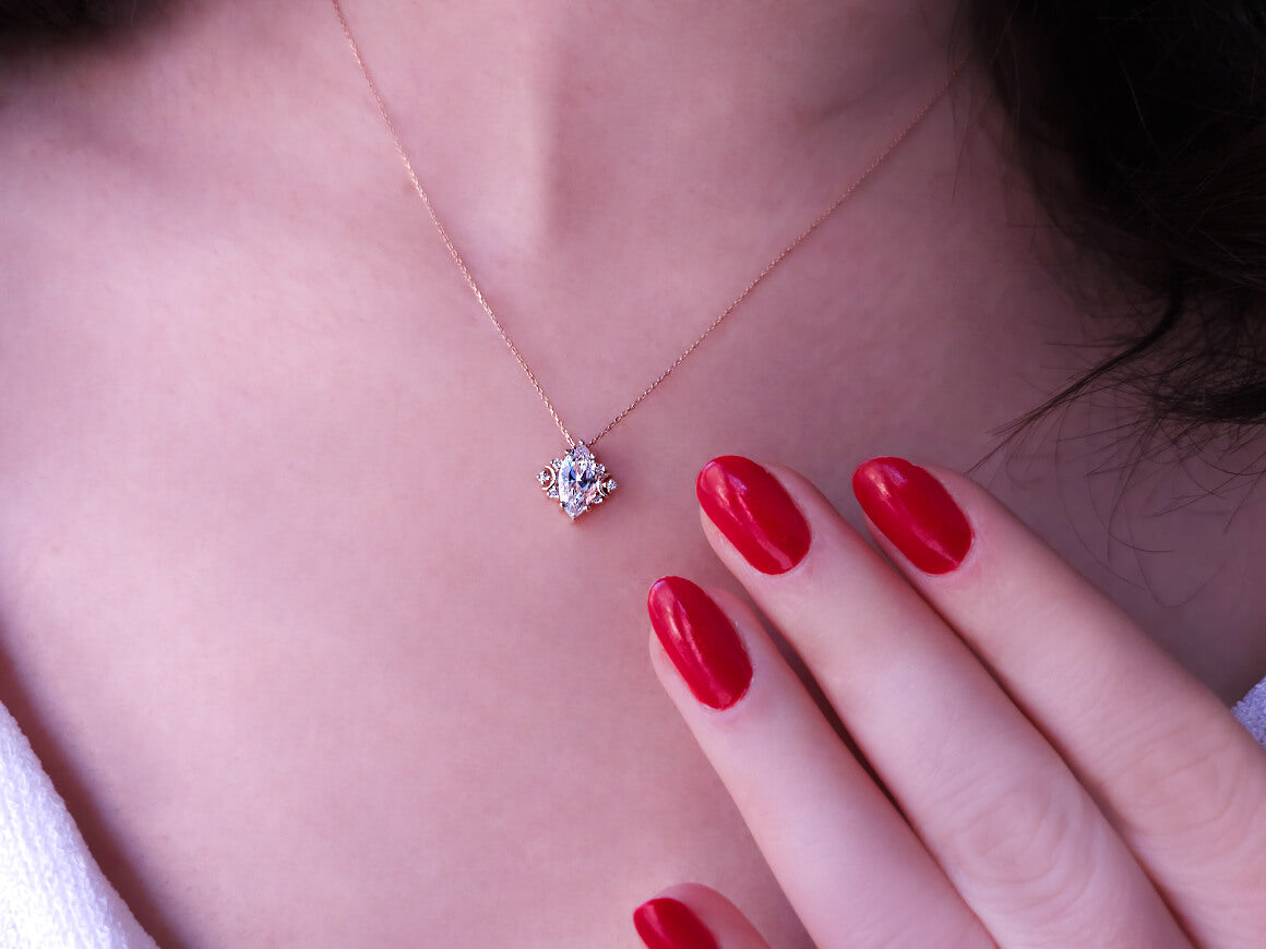 Pendentif Luna Dream avec topaze blanche marquise & 6 diamants de laboratoire en or rose 14K