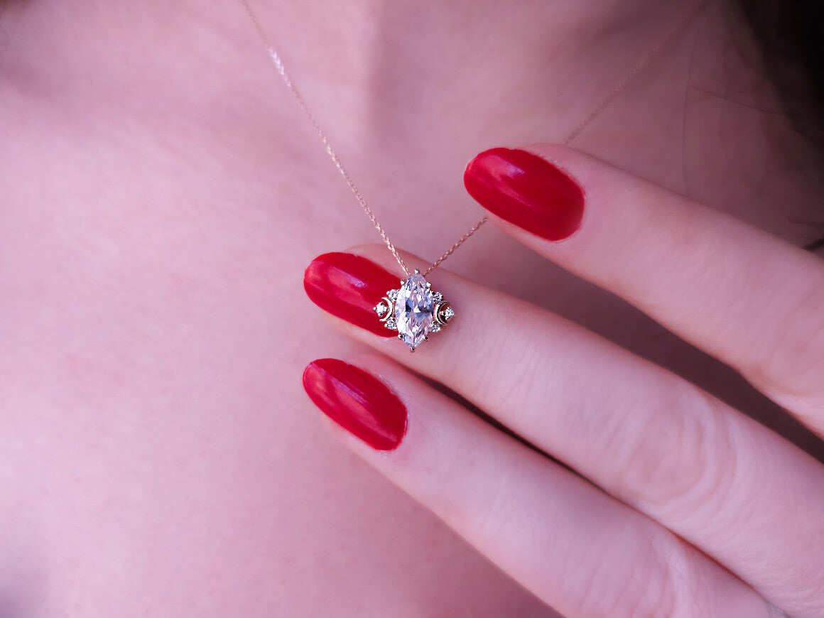 Pendentif Luna Dream avec topaze blanche marquise & 6 diamants de laboratoire en or rose 14K