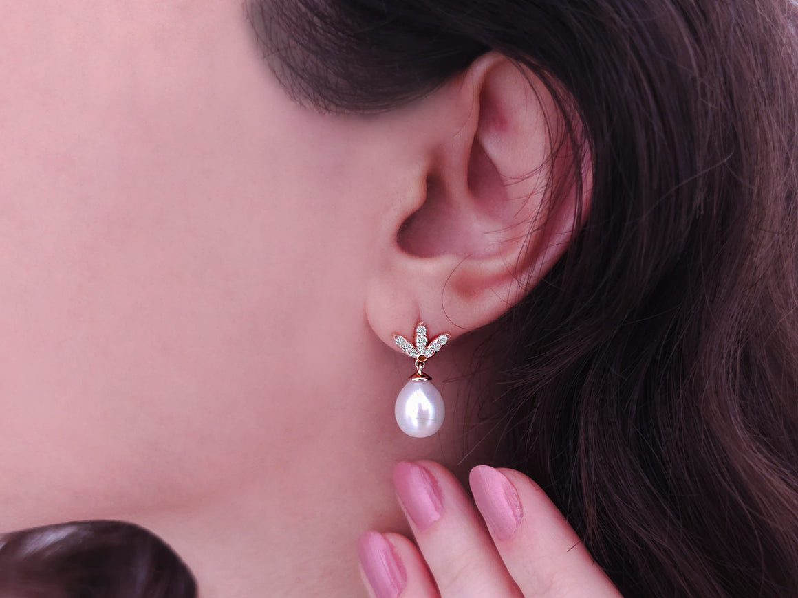 Rose Gold Earrings with Diamonds and Pink Drop Pearls in 14-karat Gold – high-quality Jewelry by Rosy Lab Diamonds