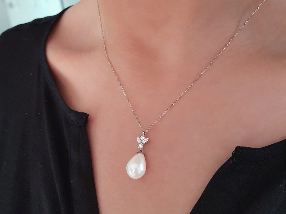 Pendentif avec perle goutte et diamants marquise - Or Blanc 14 carats - Bijoux haut de gamme de Rosy Lab Diamonds