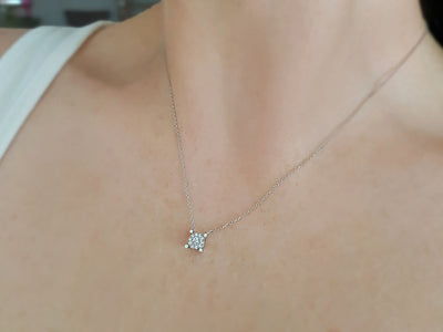 Shiny necklace with central and 10 round lab diamonds – 0.15 ct in 8K gold