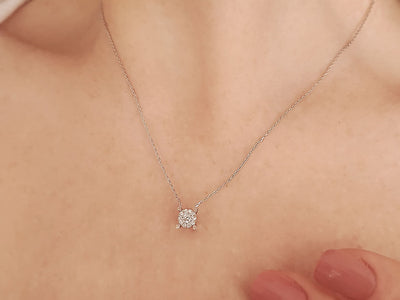 Shiny necklace with central and 10 round lab diamonds – 0.15 ct in 8K gold