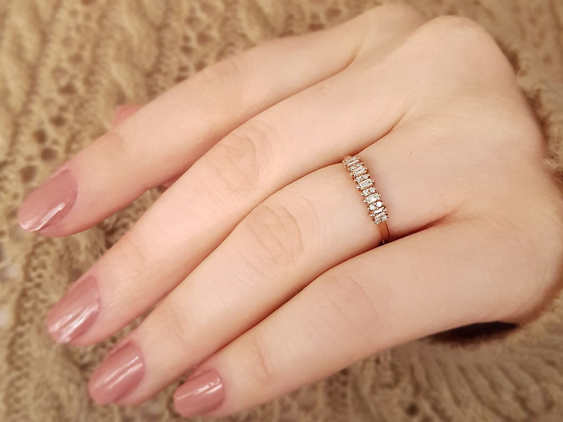 Zarif Baguette ve Yuvarlak Elmaslı Yüzük – 14K Pembe Altın