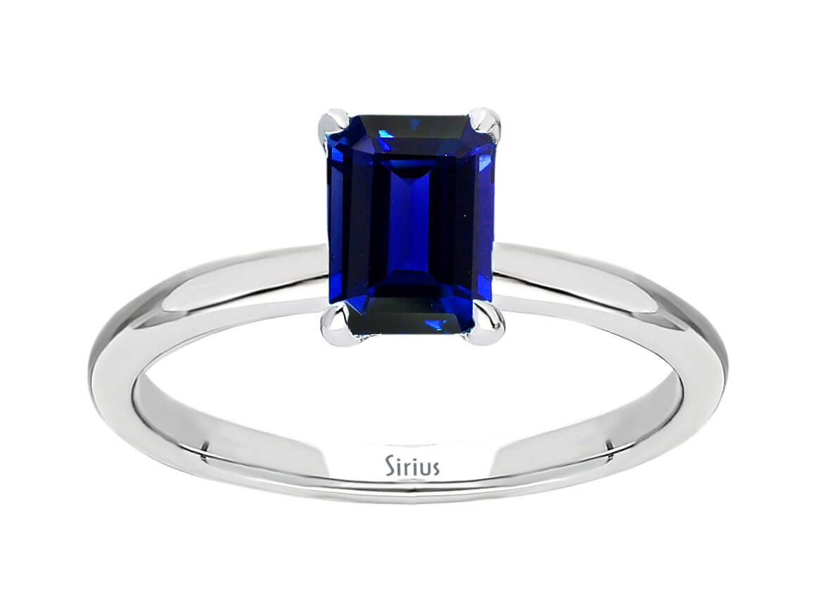 Weißgold-Ring mit tiefblauem Saphir im Oktagonschliff
