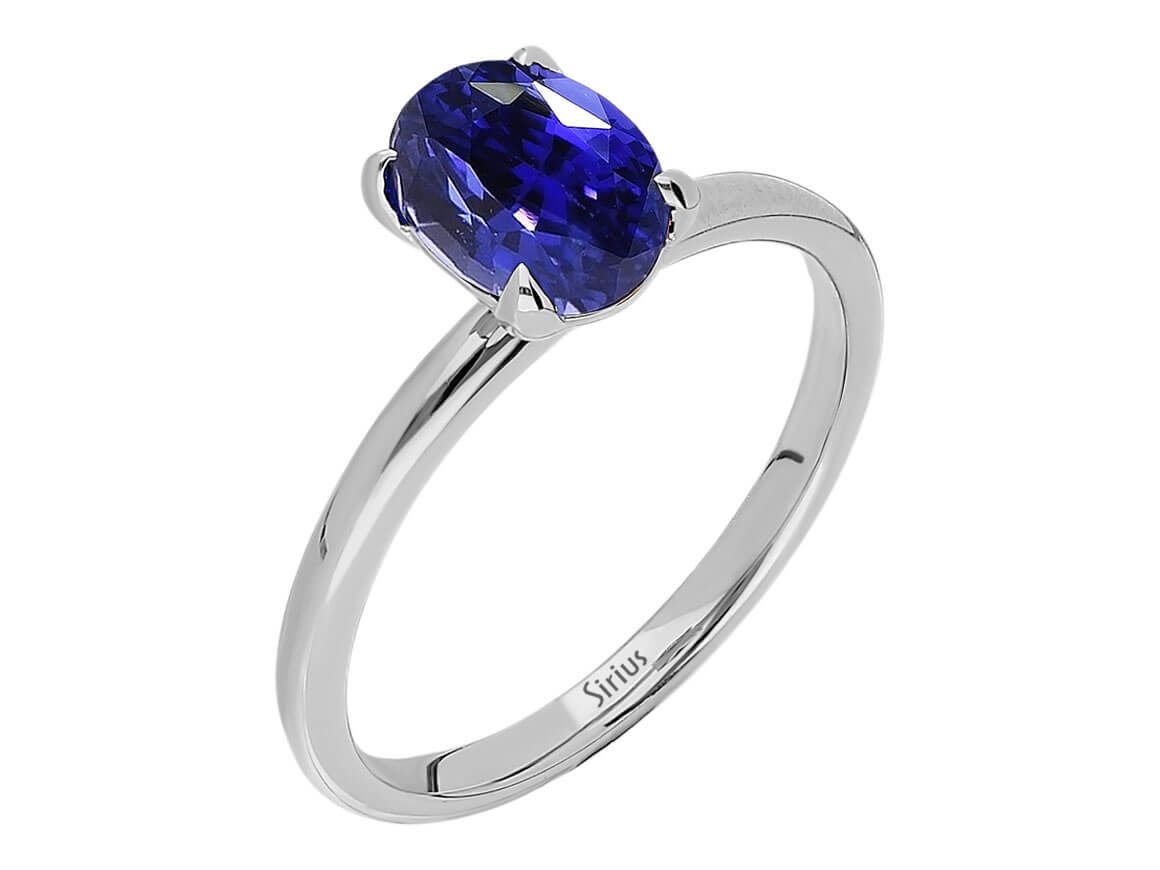 Oval sapphire solitaire ring in 14K white gold – 1.30 ct