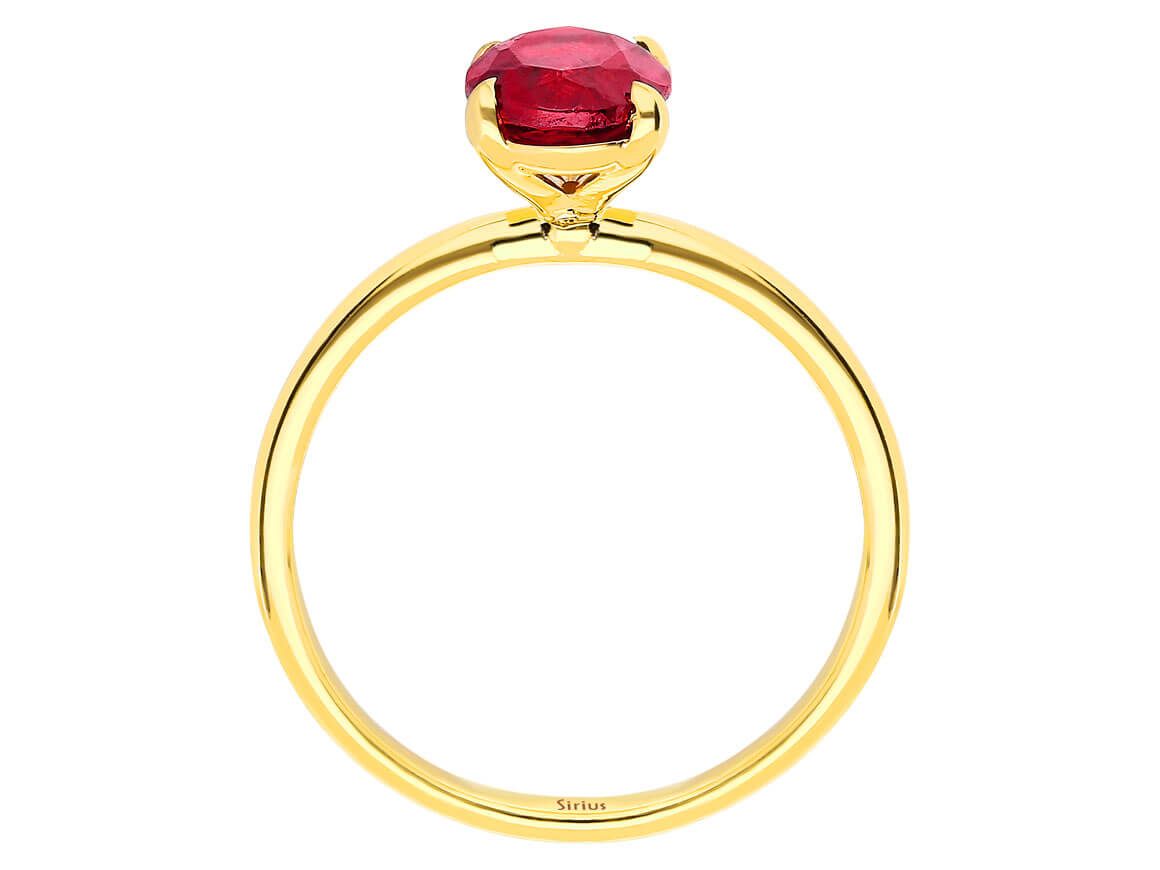 Oval ruby solitaire ring made of 14K yellow gold – 1.60 ct