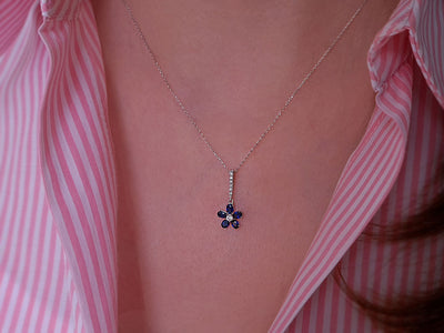 Pendentif fleur avec 5 saphirs et 8 diamants cultivés en laboratoire en or 8K