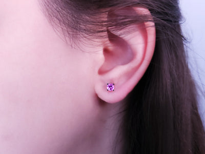 Clous d'oreilles solitaires avec 2 saphirs roses en or blanc 585