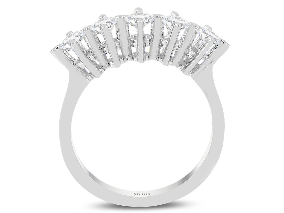 Weißgoldring mit 5 rundfacettierten Diamanten, 0,70 Karat