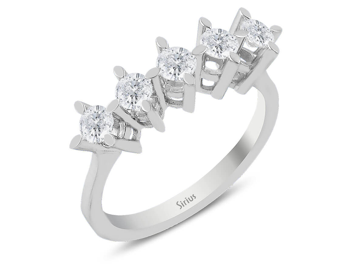 Weißgoldring mit 5 rundfacettierten Diamanten, 0,70 Karat