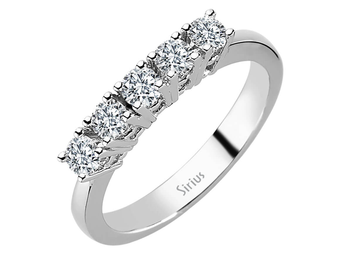 Bague en diamant élégante à 5 pierres, Taille Brillant Rond, en Or Blanc 14 carats - diamants de laboratoire - Bijoux haut de gamme de Rosy Lab Diamonds