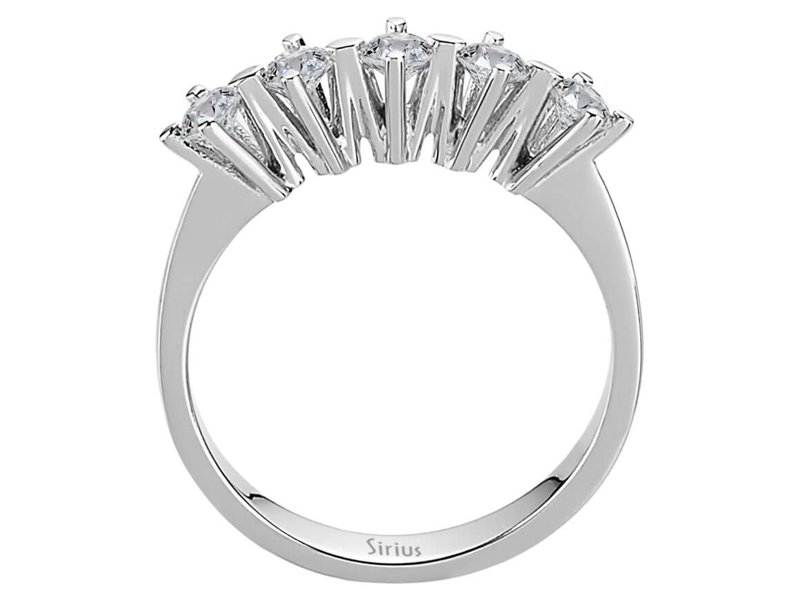 Feiner 5-Stein-Ring mit rund geschliffenen laborgezüchteten Diamanten in 14K Weißgold