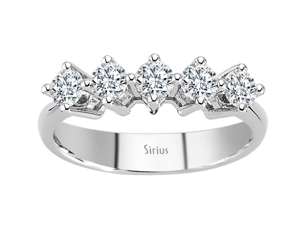 Strahlender 5-Stein-Ring mit rund geschliffenen laborgezüchteten Diamanten in 14K Weißgold