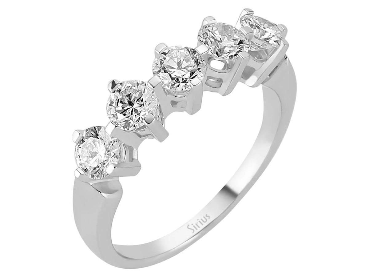 Laboratuvarda yetiştirilen pırlantalarla hazırlanmış zarif beş taşlı Pırlanta Yüzük | 14 Karat Beyaz Altın - Rosy Lab Diamonds’tan yüksek kaliteli Mücevher