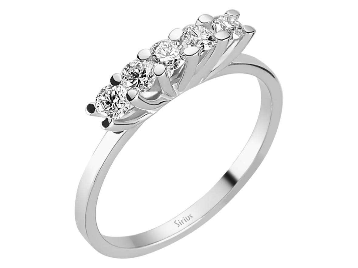 Schlichter Weißgoldring mit 5 Labordiamanten im Brillantschliff