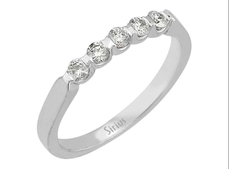 Klassischer Weißgold-Ring mit fünf rund geschliffenen Diamanten