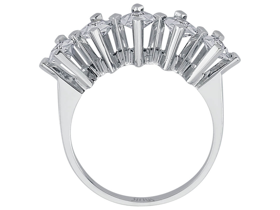 Stylish white gold ring with five sparkling diamonds