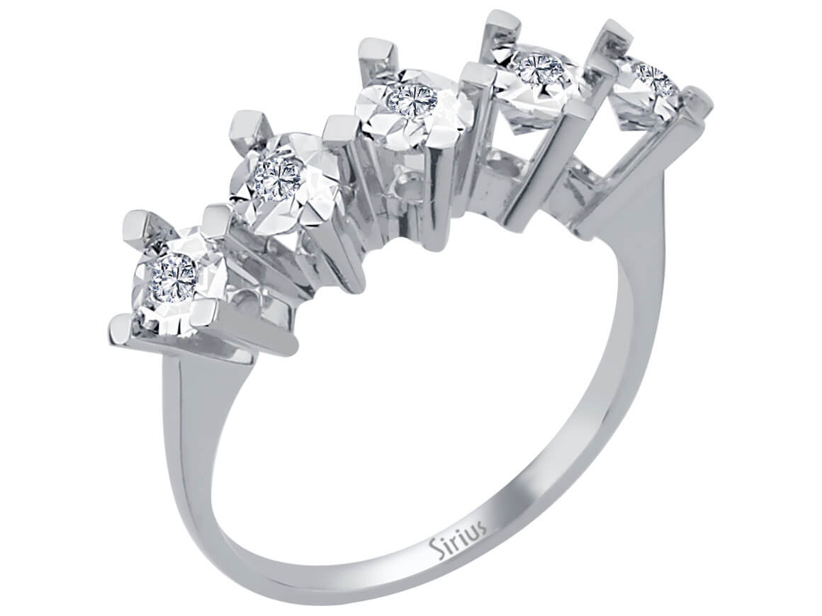 Stylish white gold ring with five sparkling diamonds