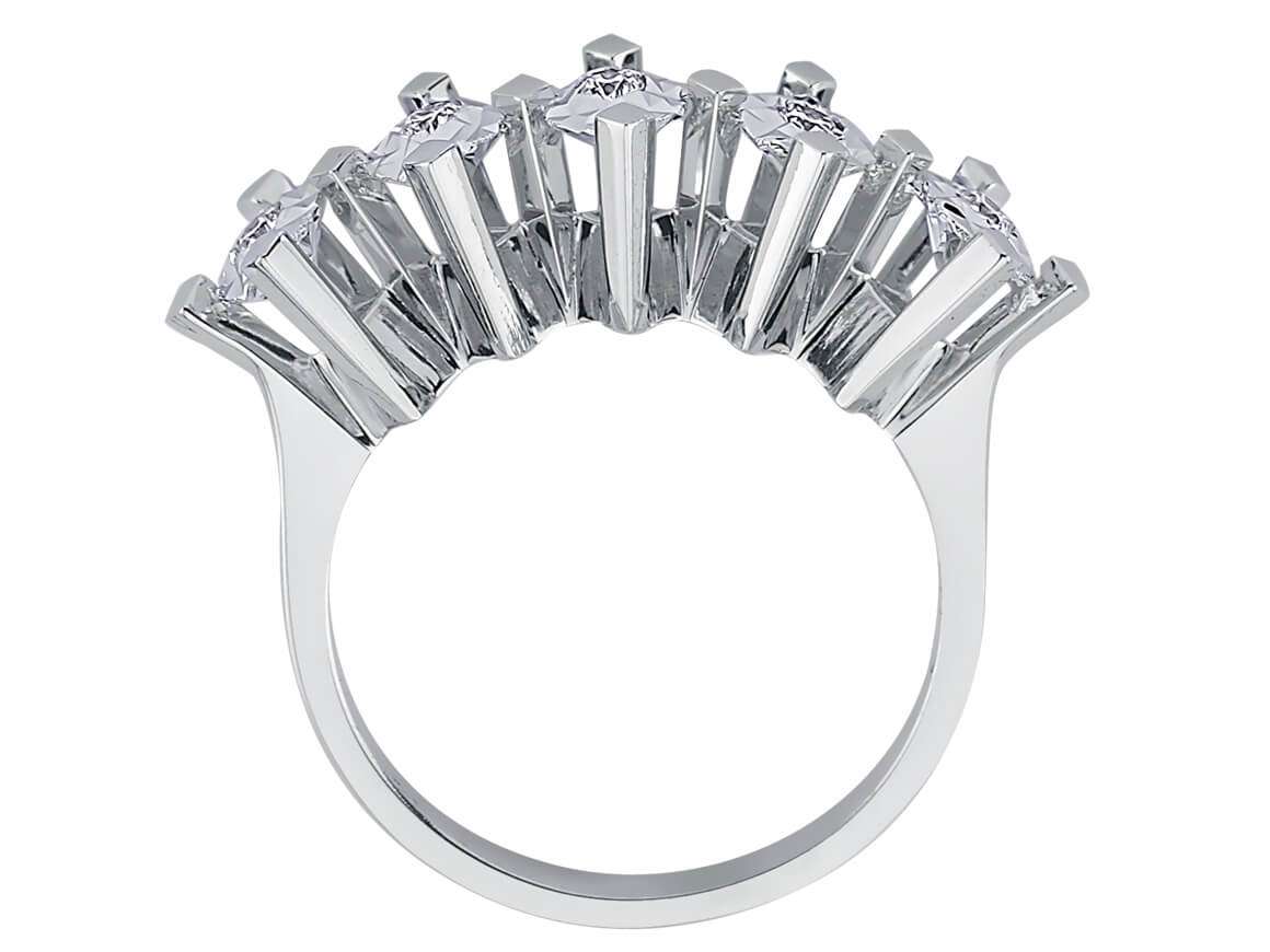 Eleganter Weißgold-Ring mit fünf laborgezüchteten Diamanten in 8 Karat Gold - hochwertiger Schmuck von Rosy Lab Diamonds