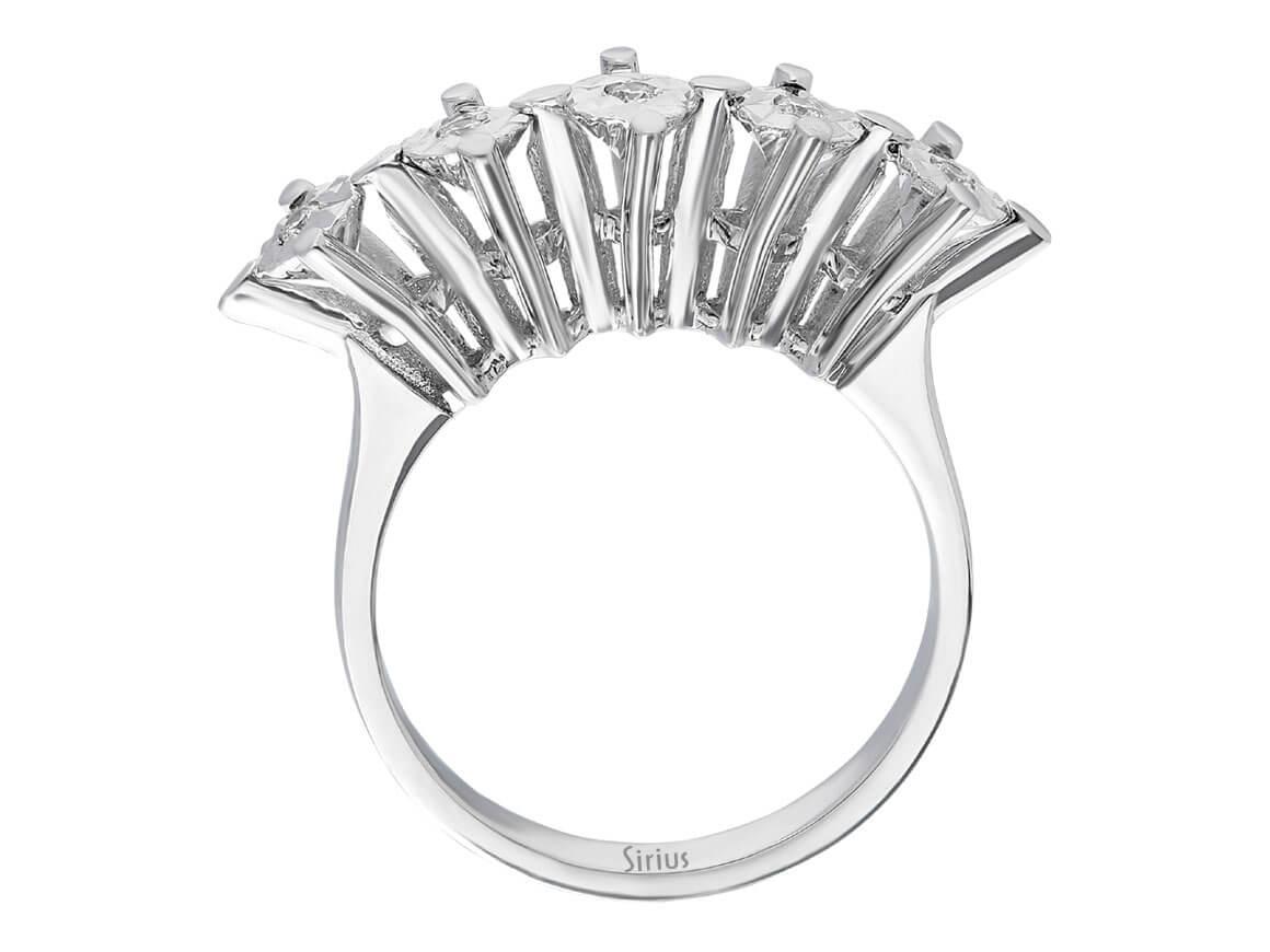 Ring with 5 round diamonds, each 0.07 carat, 8K white gold