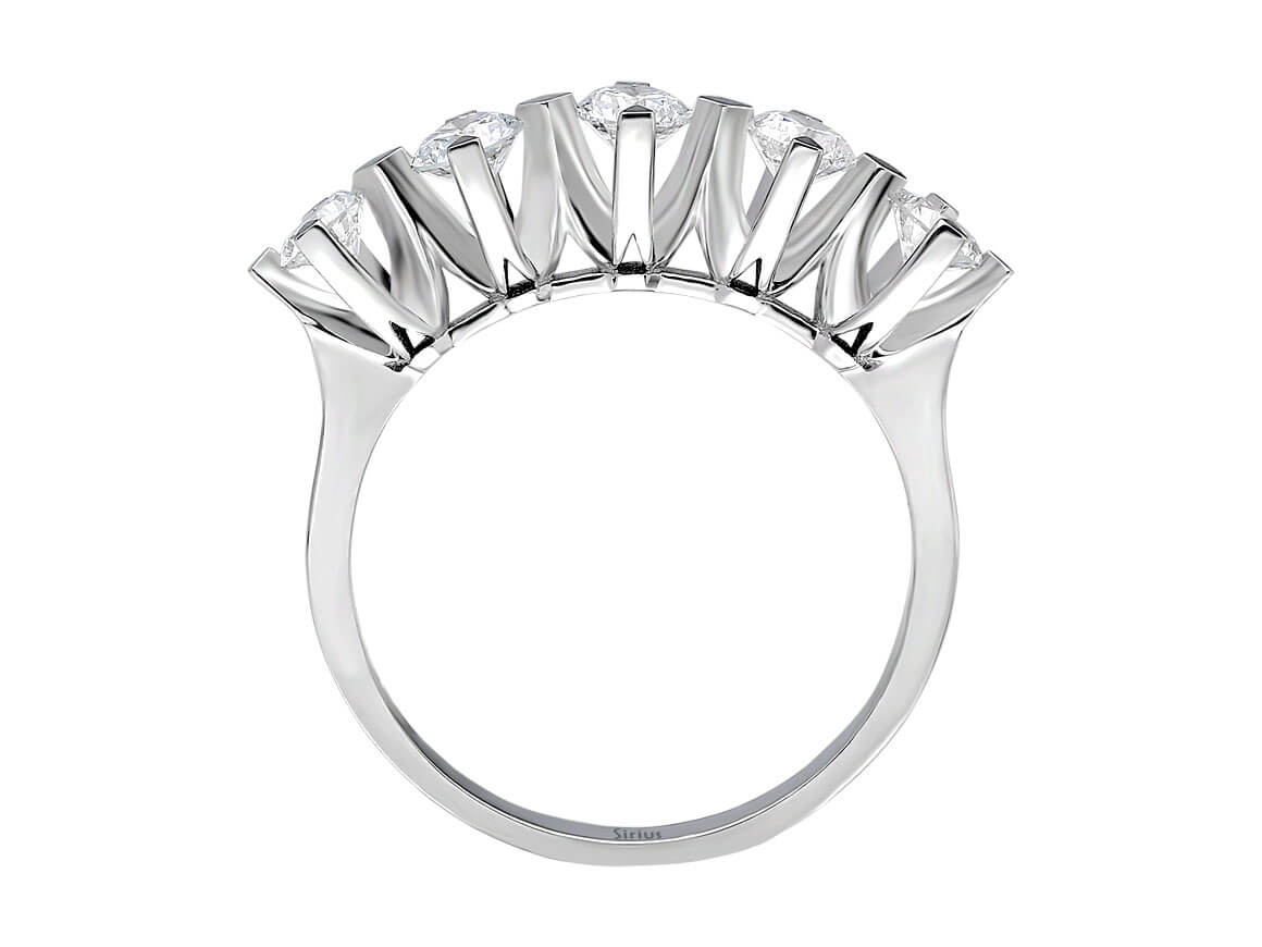 14 Karat White Gold Ring with 5 Round Diamonds – Solitaire Ring