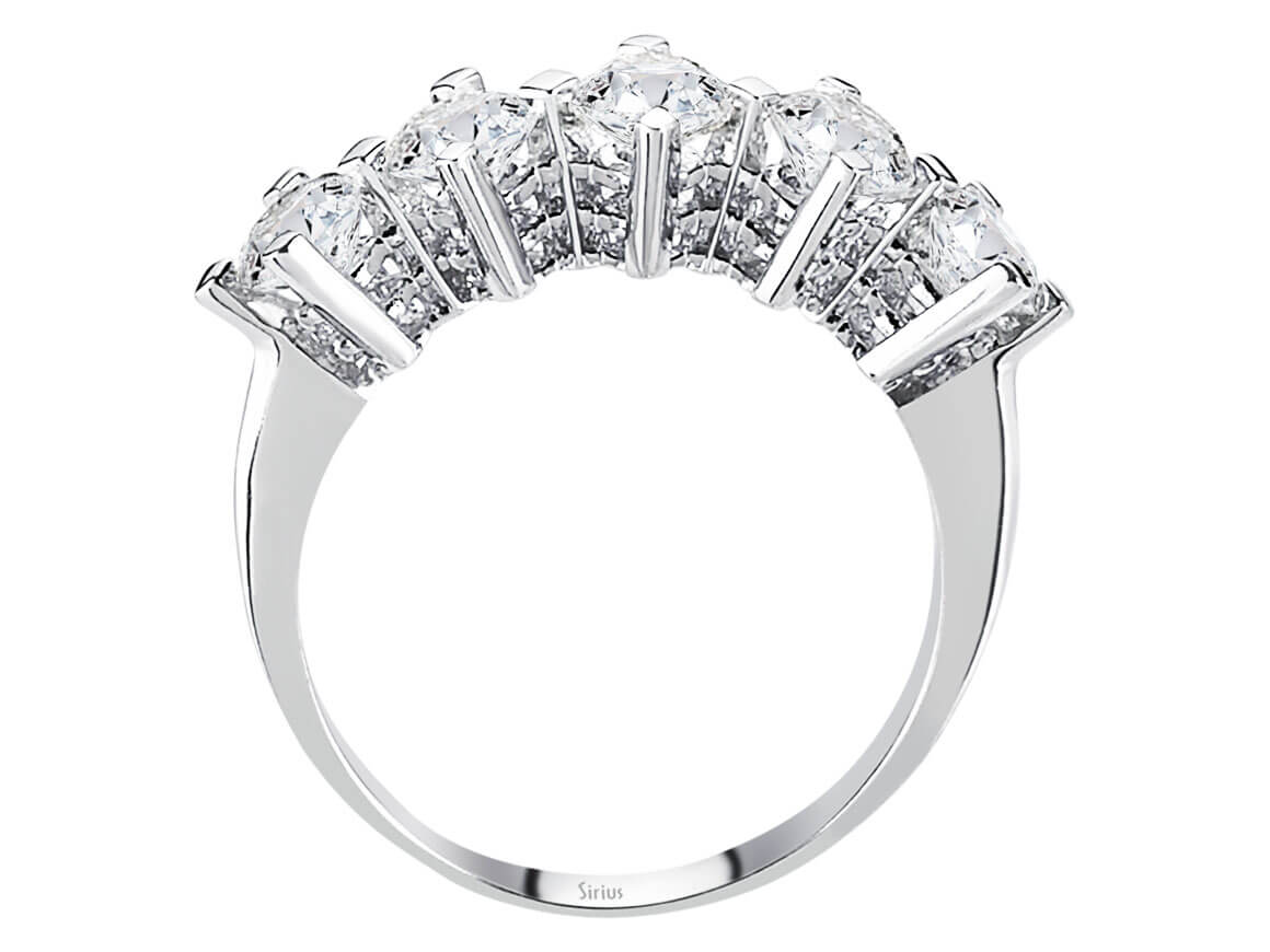 Luxuriöser Fünf-Stein Diamantring im Rundschliff