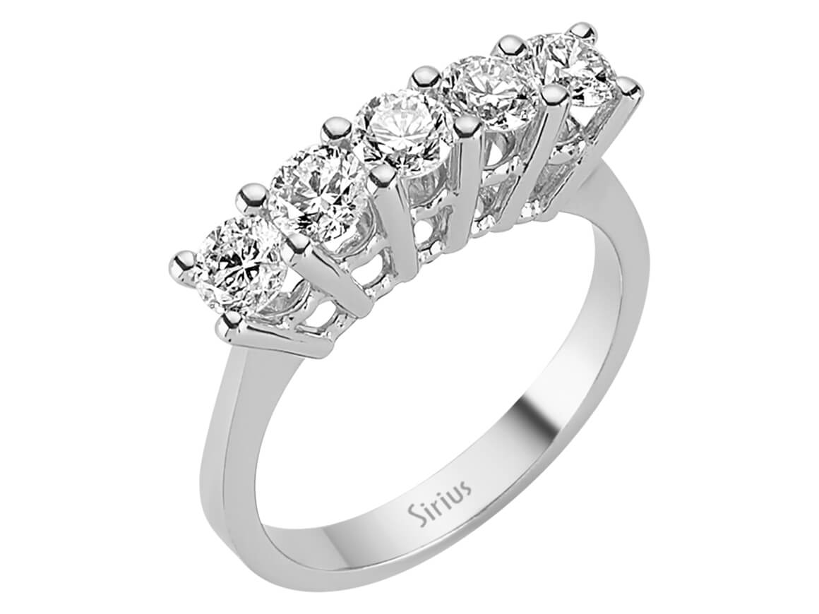 Eleganter Weißgoldring mit 5 Labordiamanten im klassischen Design