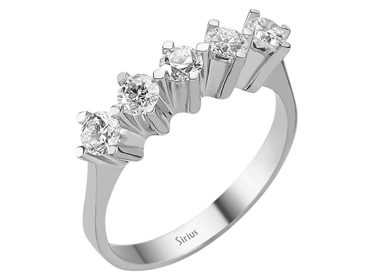 Bague à cinq pierres avec diamants de laboratoire – Or Blanc 14 carats, 0,68 ct – Bijoux haut de gamme de Rosy Lab Diamonds