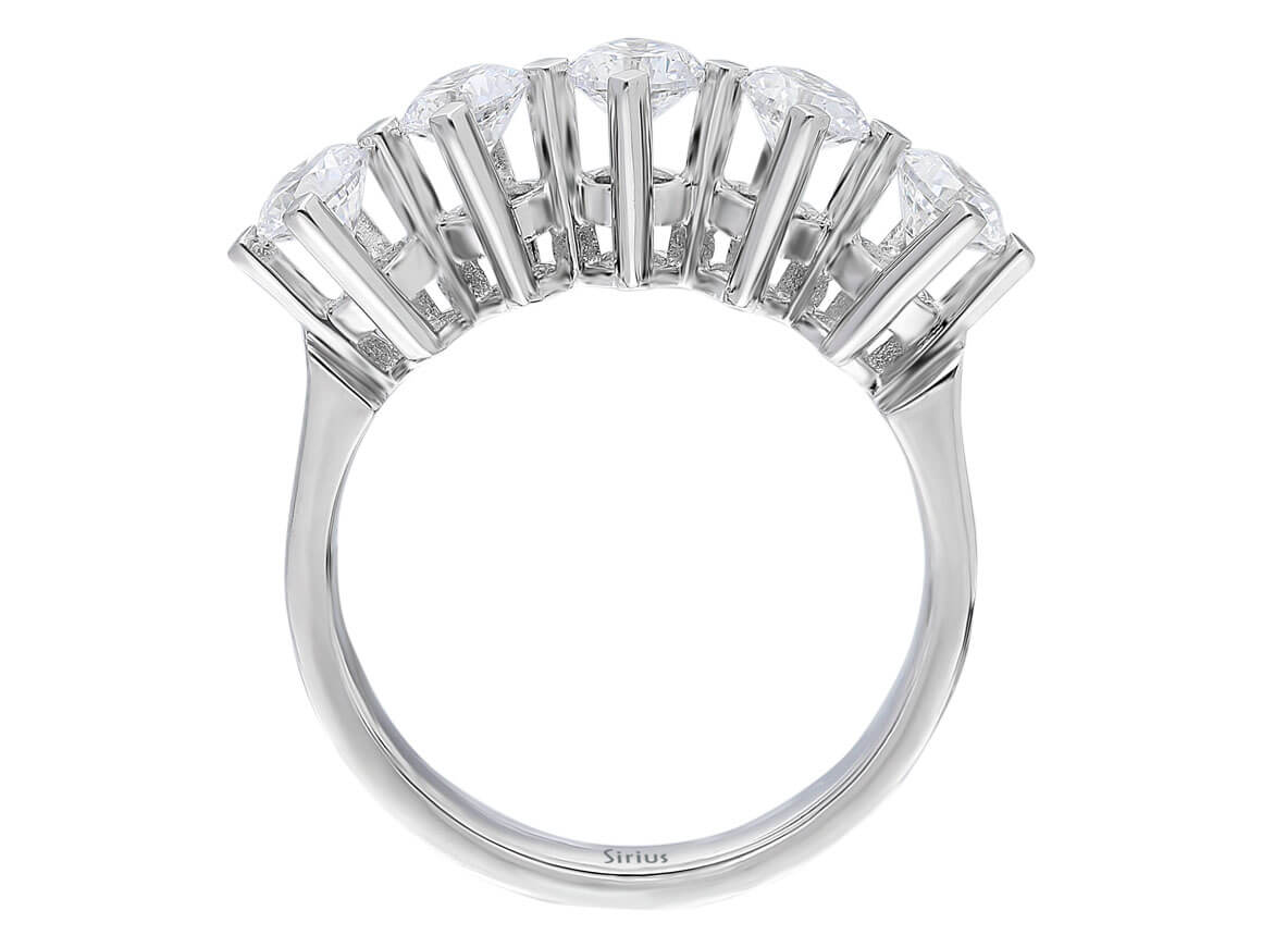 Bague en diamant à 5 pierres de 1,50 carat en Or Blanc 14 carats – l’élégance à l’état pur – Bijoux haut de gamme de Rosy Lab Diamonds
