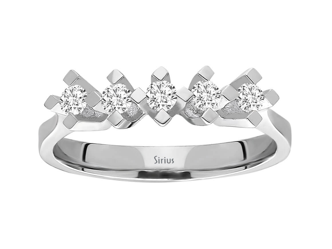 8K white gold ring with 5 round diamonds (0.25 carat)