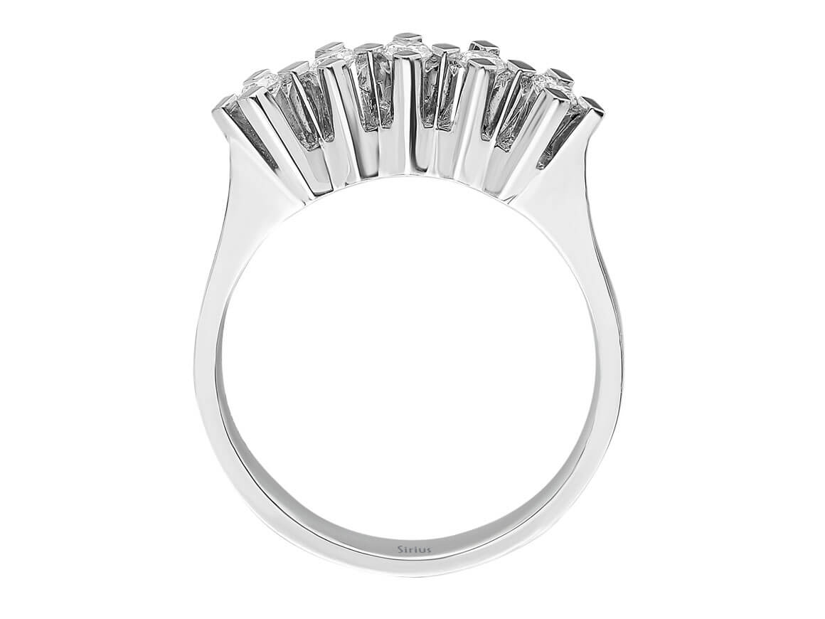 8K white gold ring with 5 round diamonds (0.25 carat)
