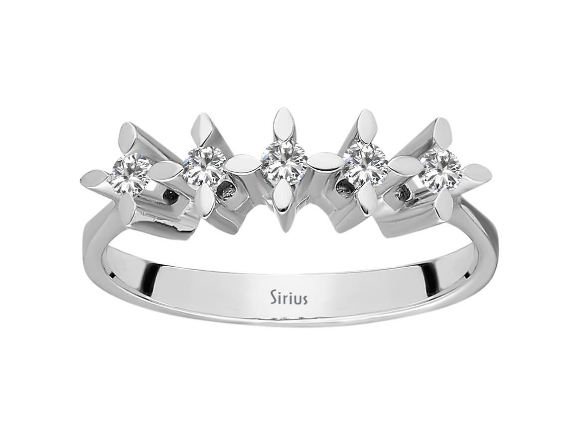 Feiner Labordiamant Fünfstein-Ring aus 8 Karat Weißgold | Dezenter Diamantschmuck - hochwertiger Schmuck von Rosy Lab Diamonds