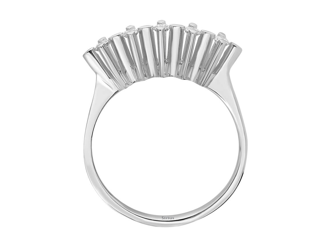 Feiner Labordiamant Fünfstein-Ring aus 8 Karat Weißgold | Dezenter Diamantschmuck - hochwertiger Schmuck von Rosy Lab Diamonds